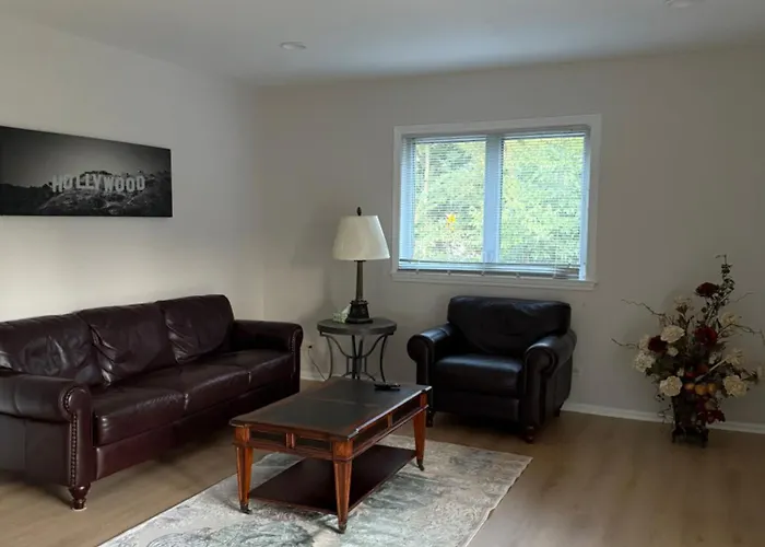Cozy Near Six Flags And Base